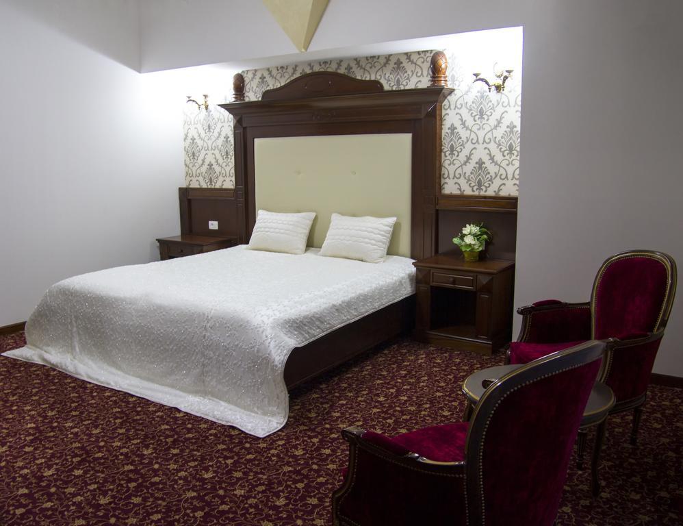 Hotel Giuliano Bragadiru ภายนอก รูปภาพ