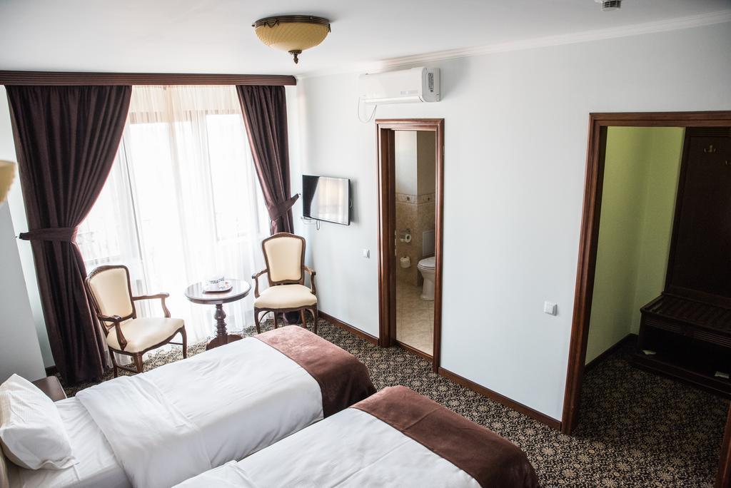 Hotel Giuliano Bragadiru ภายนอก รูปภาพ