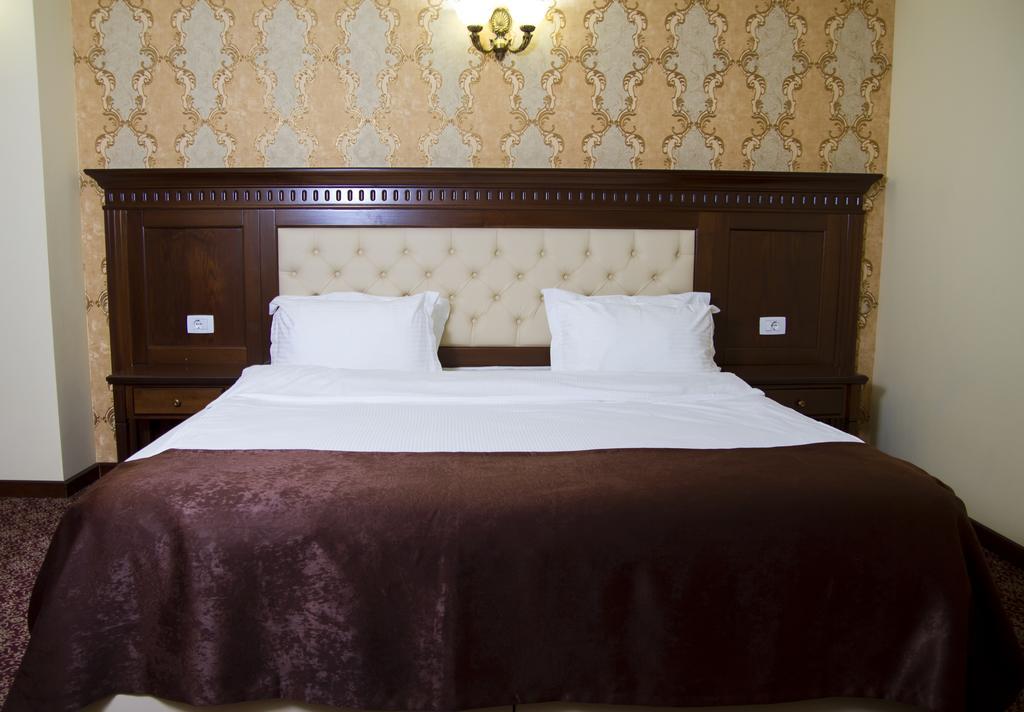 Hotel Giuliano Bragadiru ภายนอก รูปภาพ