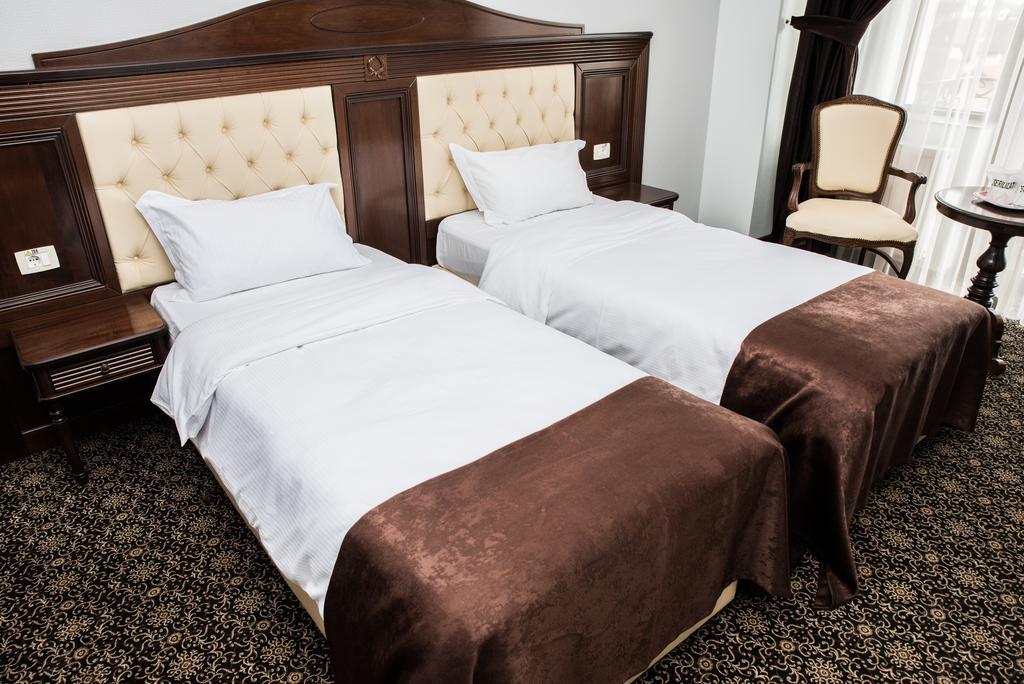 Hotel Giuliano Bragadiru ภายนอก รูปภาพ