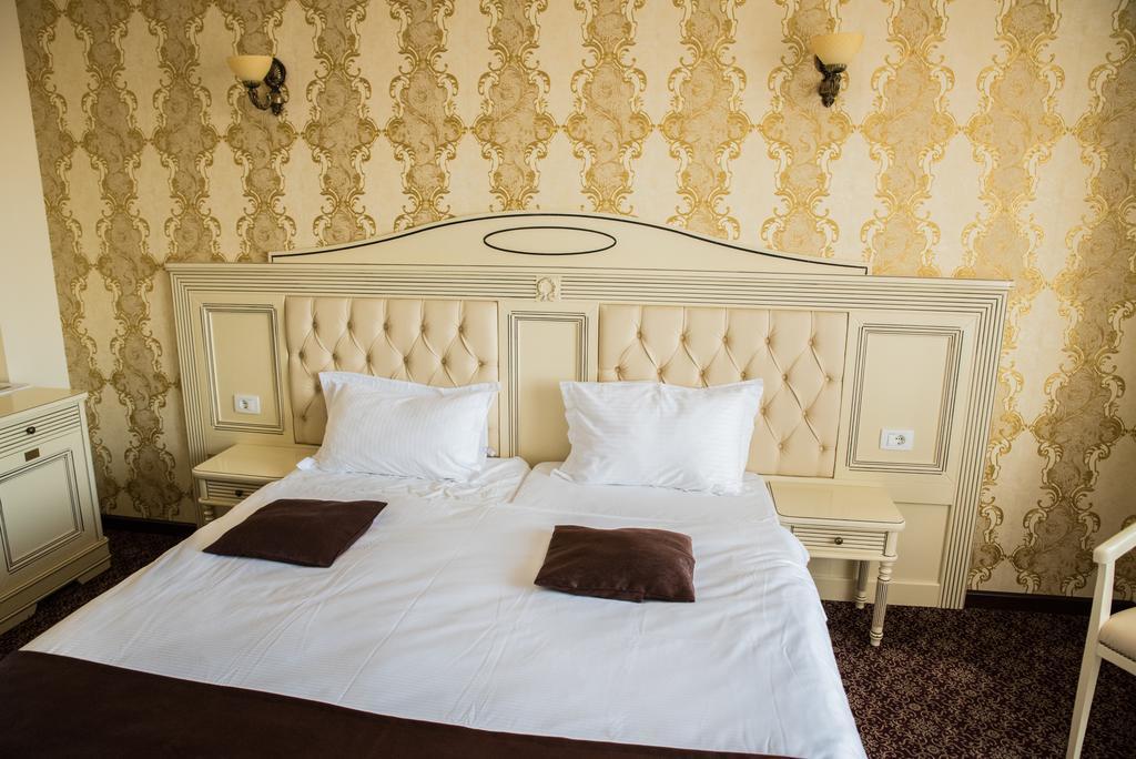 Hotel Giuliano Bragadiru ภายนอก รูปภาพ
