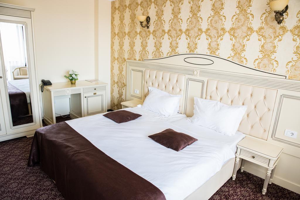 Hotel Giuliano Bragadiru ภายนอก รูปภาพ