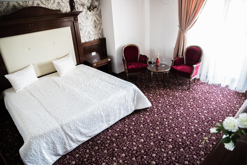 Hotel Giuliano Bragadiru ภายนอก รูปภาพ