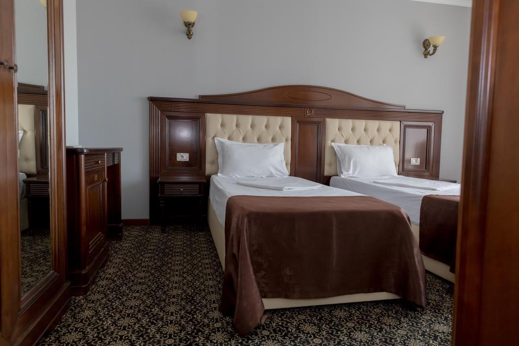 Hotel Giuliano Bragadiru ภายนอก รูปภาพ