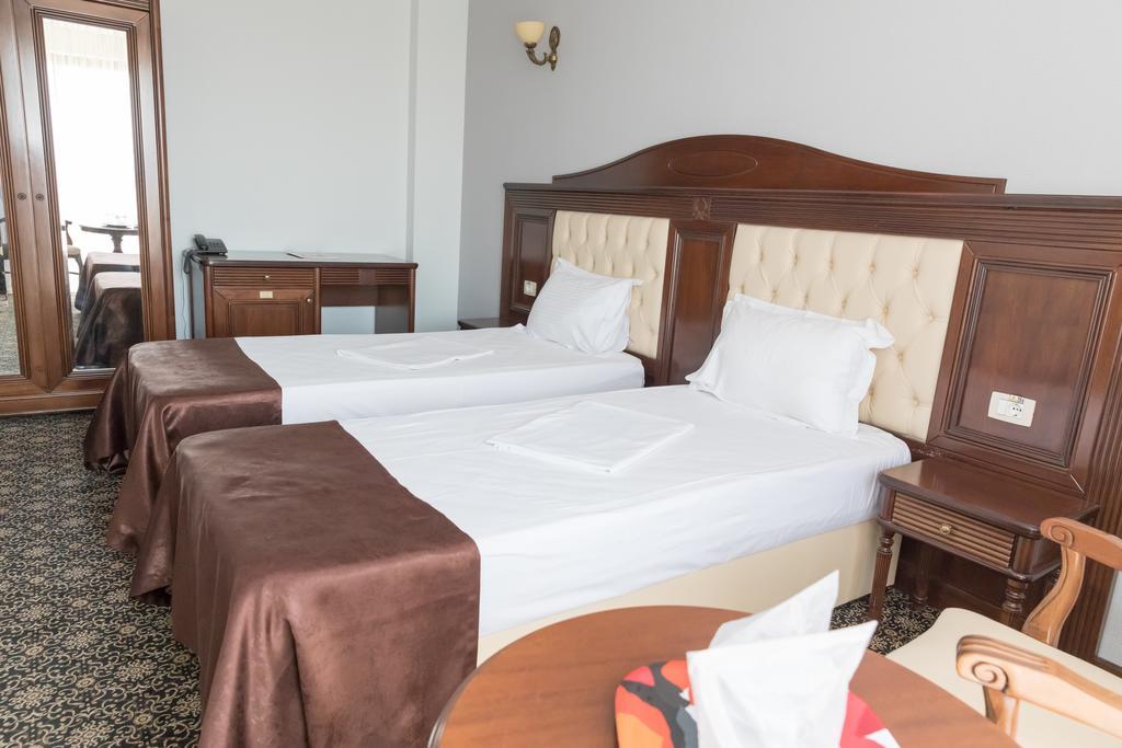 Hotel Giuliano Bragadiru ภายนอก รูปภาพ