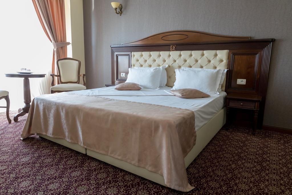 Hotel Giuliano Bragadiru ภายนอก รูปภาพ