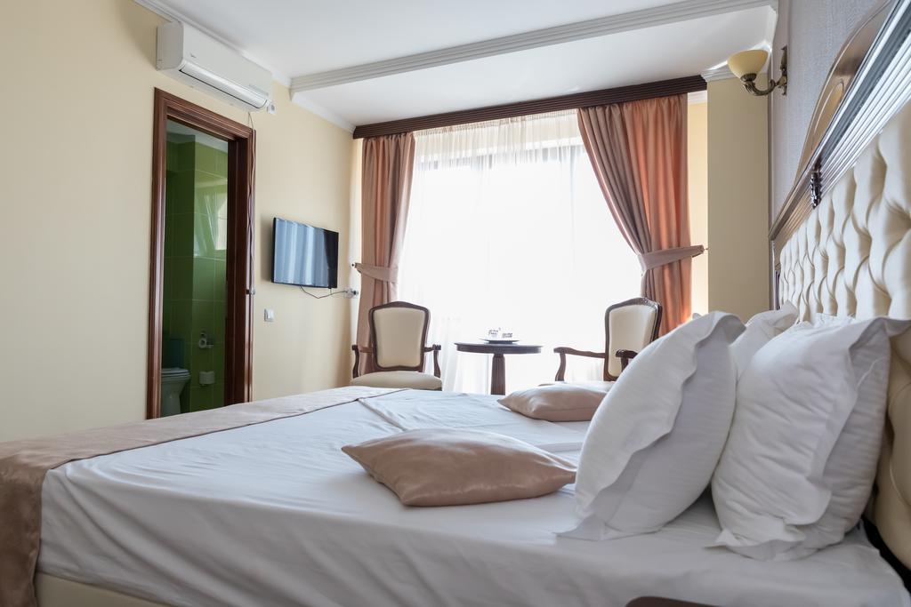 Hotel Giuliano Bragadiru ภายนอก รูปภาพ