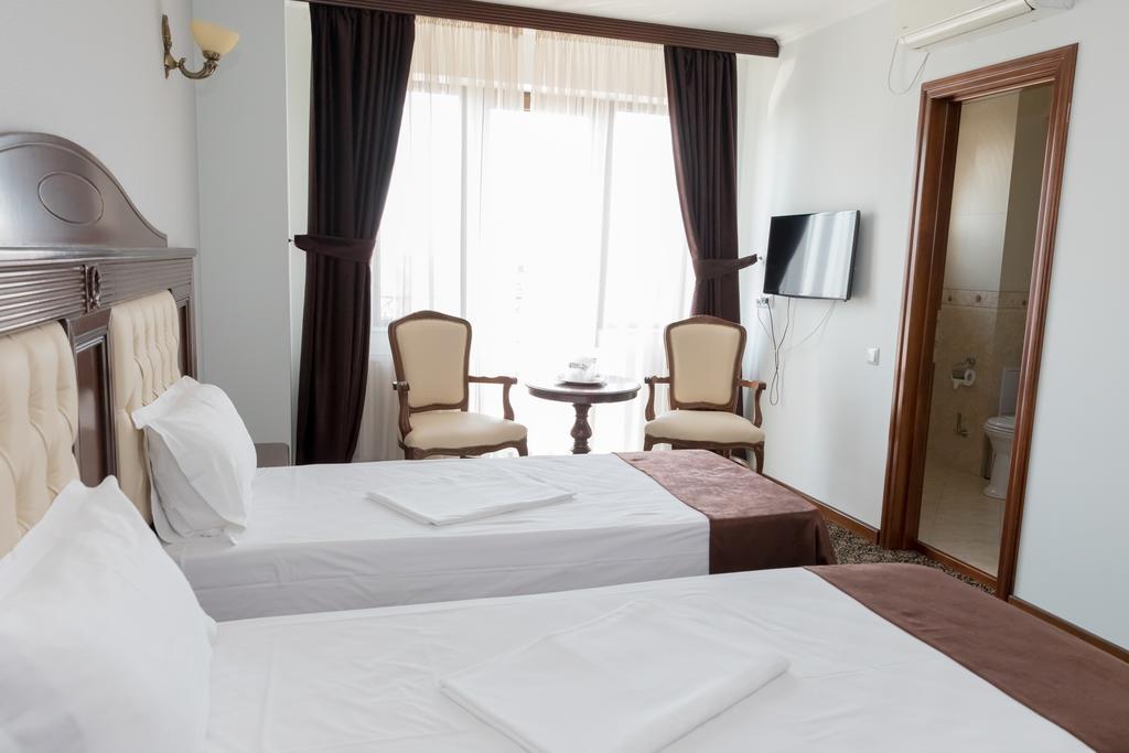 Hotel Giuliano Bragadiru ภายนอก รูปภาพ