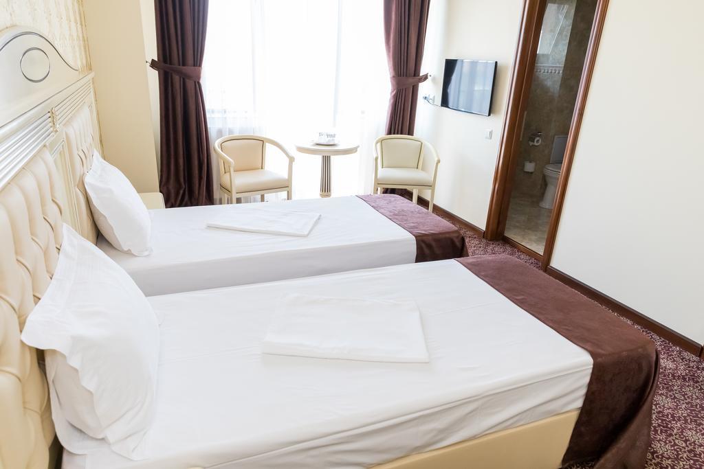 Hotel Giuliano Bragadiru ภายนอก รูปภาพ