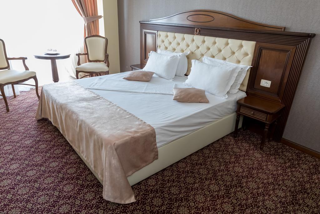 Hotel Giuliano Bragadiru ภายนอก รูปภาพ