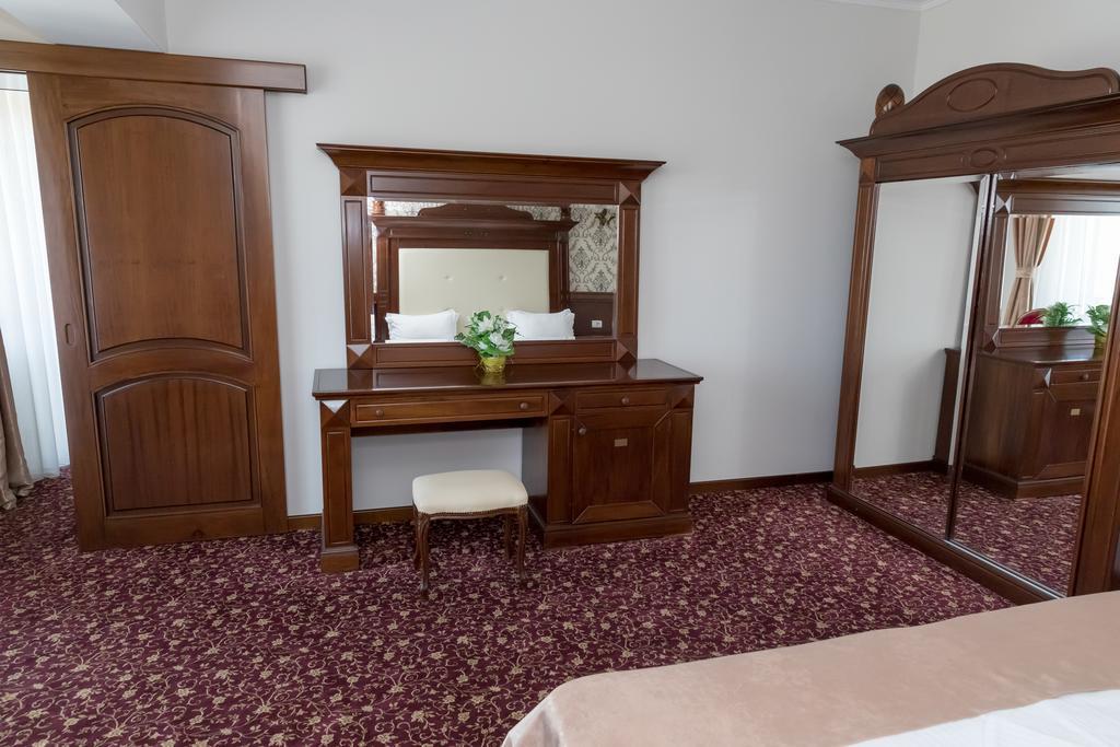 Hotel Giuliano Bragadiru ภายนอก รูปภาพ