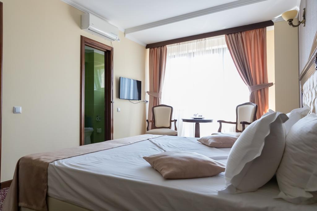 Hotel Giuliano Bragadiru ภายนอก รูปภาพ
