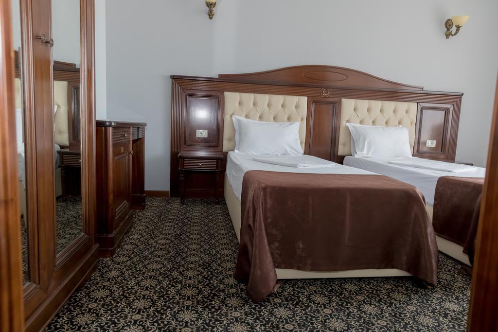Hotel Giuliano Bragadiru ภายนอก รูปภาพ