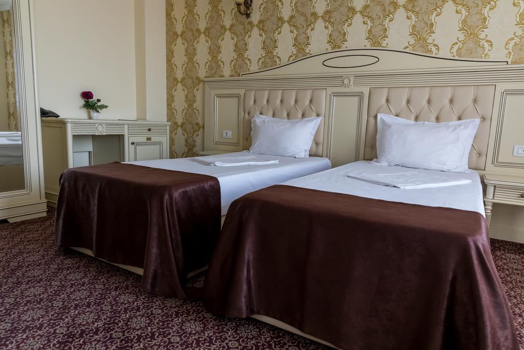 Hotel Giuliano Bragadiru ภายนอก รูปภาพ