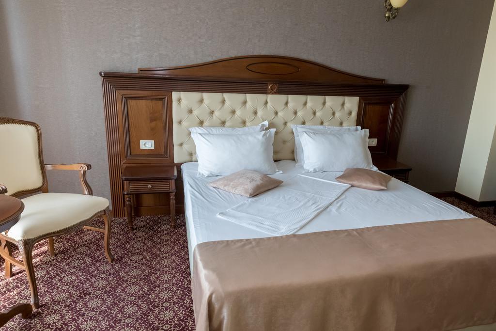 Hotel Giuliano Bragadiru ภายนอก รูปภาพ