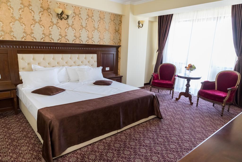 Hotel Giuliano Bragadiru ภายนอก รูปภาพ